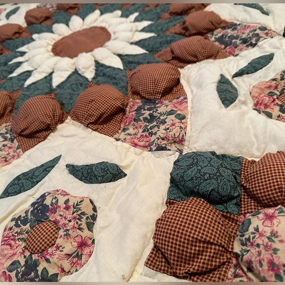 Vintage Queen Size Floral Quilt - Picture 3 of 10